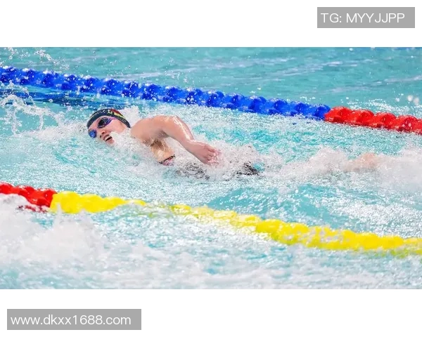 自由泳常见错误解析及改进技巧助你提升游泳水平